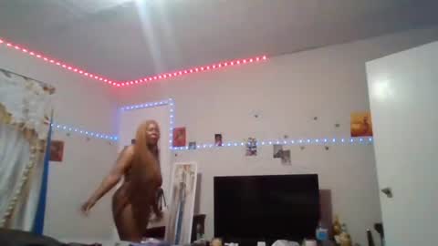 Snapshot of gotcake713 chatting on October 2025 01:06:02 AM Sue Goddess online show from October 2025 01:06:02 AM