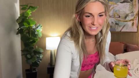 Snapshot of graciemae_baexx chatting on December 2024 10:23:02 PM Gracie Mae online show from December 2024 10:23:02 PM