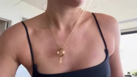 Snapshot of graciemae_baexx chatting on October 2025 04:49:02 PM Gracie Mae online show from October 2025 04:49:02 PM