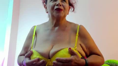 Snapshot of grandmother_milf chatting on January 2025 01:39:02 AM Mi Name is violeta online show from January 2025 01:39:02 AM
