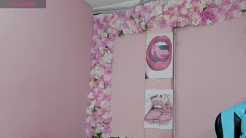 Snapshot of grandmother_milf chatting on September 2025 07:19:02 PM Mi Name is violeta online show from September 2025 07:19:02 PM