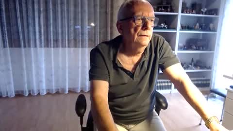 Snapshot of grandpach chatting on October 2025 11:53:01 AM grandpach online show from October 2025 11:53:01 AM