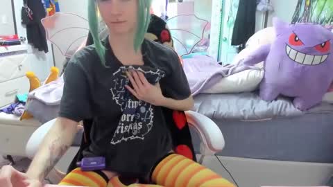 Snapshot of greeneyedlovexo chatting on October 2025 06:38:02 PM GreenEyedLovexo online show from October 2025 06:38:02 PM