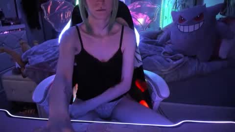 Snapshot of greeneyedlovexo chatting on October 2025 04:35:01 AM GreenEyedLovexo online show from October 2025 04:35:01 AM