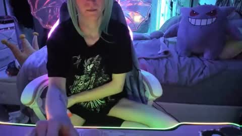 Snapshot of greeneyedlovexo chatting on November 2025 05:10:02 AM GreenEyedLovexo online show from November 2025 05:10:02 AM