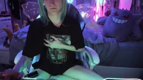 Snapshot of greeneyedlovexo chatting on November 2025 05:51:02 AM GreenEyedLovexo online show from November 2025 05:51:02 AM