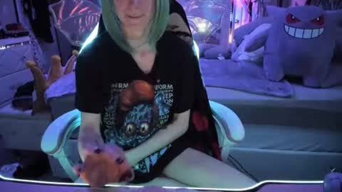 Snapshot of greeneyedlovexo chatting on November 2025 06:13:01 AM GreenEyedLovexo online show from November 2025 06:13:01 AM