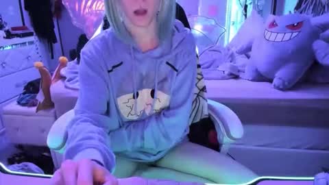 Snapshot of greeneyedlovexo chatting on November 2025 02:27:01 PM GreenEyedLovexo online show from November 2025 02:27:01 PM