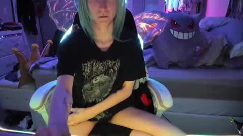 Snapshot of greeneyedlovexo chatting on November 2025 06:47:02 AM GreenEyedLovexo online show from November 2025 06:47:02 AM