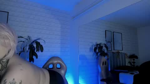 Snapshot of greennbella chatting on October 2025 07:07:02 PM online show from October 2025 07:07:02 PM