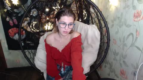 Lina online show from September 2025 11:35:01 AM