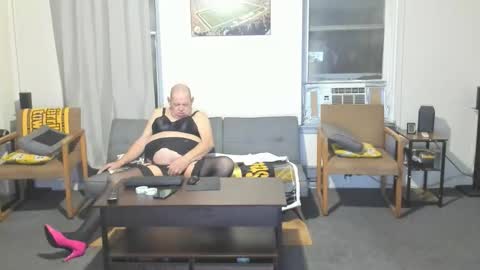 Snapshot of gregkuitch chatting on November 2025 12:27:02 AM gregkuitch online show from November 2025 12:27:02 AM