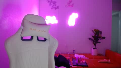 Snapshot of groovynights chatting on March 2025 02:29:01 AM daphne online show from March 2025 02:29:01 AM