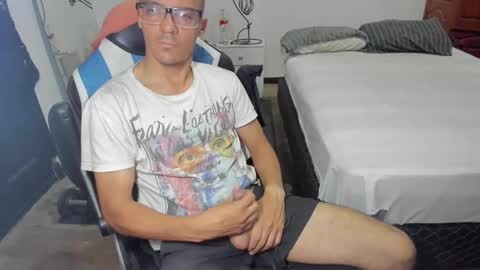 guachin_new online show from December 2024 10:43:01 PM