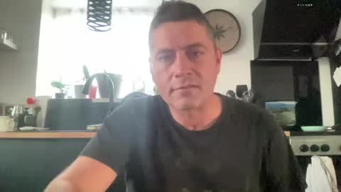 Snapshot of guil0 chatting on October 2025 09:10:02 PM guil0 online show from October 2025 09:10:02 PM