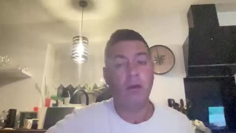 Snapshot of guil0 chatting on October 2025 03:58:01 AM guil0 online show from October 2025 03:58:01 AM