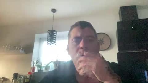 Snapshot of guil0 chatting on October 2025 10:04:01 AM guil0 online show from October 2025 10:04:01 AM