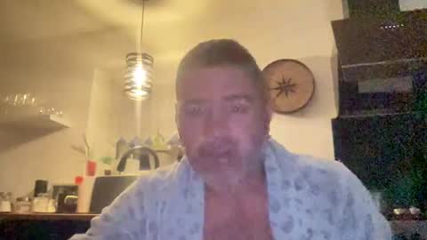 Snapshot of guil0 chatting on October 2025 09:44:01 AM guil0 online show from October 2025 09:44:01 AM