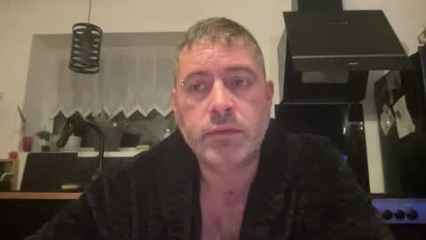 Snapshot of guil0 chatting on October 2025 07:42:01 AM guil0 online show from October 2025 07:42:01 AM