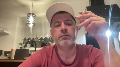 Snapshot of guil0 chatting on November 2025 09:39:01 PM guil0 online show from November 2025 09:39:01 PM