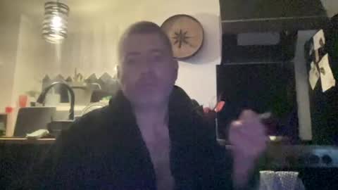 Snapshot of guil0 chatting on November 2025 09:21:01 AM guil0 online show from November 2025 09:21:01 AM