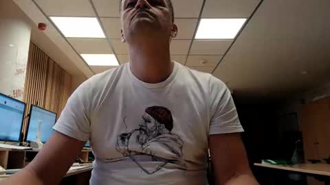 guschidick online show from November 2025 11:48:01 PM