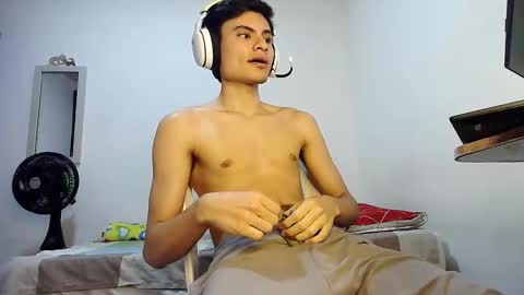 Snapshot of guts1_ chatting on November 2025 11:25:01 PM Guts online show from November 2025 11:25:01 PM