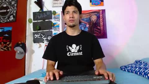 Snapshot of guts_x chatting on November 2025 06:19:01 PM Guts online show from November 2025 06:19:01 PM