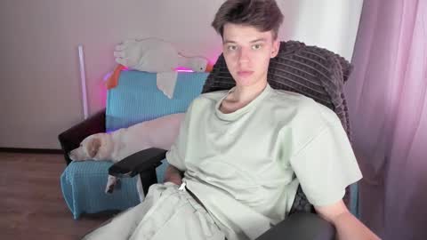 guy_liam1 online show from September 2025 08:40:01 AM