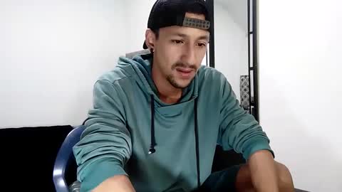 Snapshot of guykarim chatting on December 2024 08:33:02 AM karim online show from December 2024 08:33:02 AM