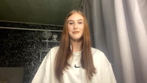 Snapshot of gwenmestayer chatting on September 2025 07:48:01 PM Gwen online show from September 2025 07:48:01 PM