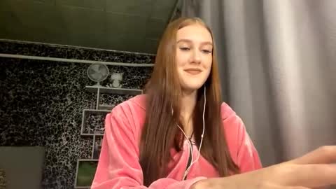 Snapshot of gwenmestayer chatting on September 2025 07:15:01 PM Gwen online show from September 2025 07:15:01 PM