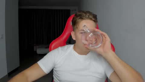 Snapshot of gym_alpha chatting on October 2025 08:41:02 PM Oliver online show from October 2025 08:41:02 PM