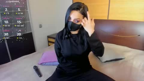 Snapshot of habibi_moon chatting on October 2025 02:53:01 AM Linda online show from October 2025 02:53:01 AM