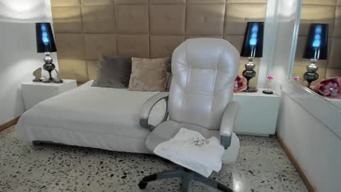 hailey online show from December 2024 07:43:01 PM