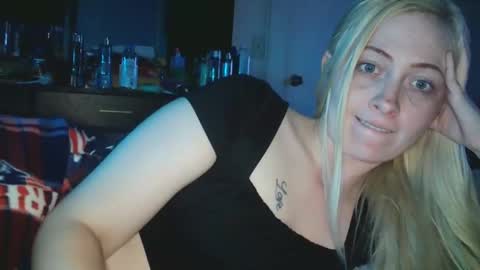 Hailey and d online show from November 2025 06:14:01 AM