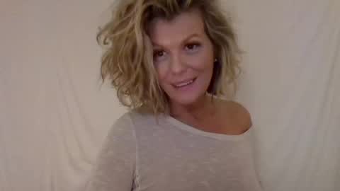 Hailey online show from December 2024 04:04:01 AM