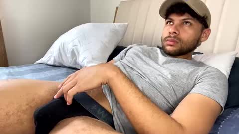 Independent       model  online show from February 2025 06:26:01 PM