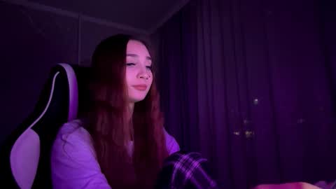 Holly online show from November 2025 01:46:01 PM