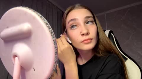 Snapshot of halliemcanaw chatting on November 2025 06:42:02 PM Holly online show from November 2025 06:42:02 PM