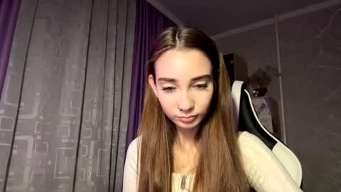 Snapshot of halliemcanaw chatting on November 2025 06:40:02 PM Holly online show from November 2025 06:40:02 PM