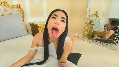 Snapshot of halliestone chatting on November 2025 04:09:02 PM Hallie Stone online show from November 2025 04:09:02 PM