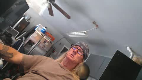 Snapshot of handyman5303 chatting on November 2025 06:30:01 PM Handystudman online show from November 2025 06:30:01 PM