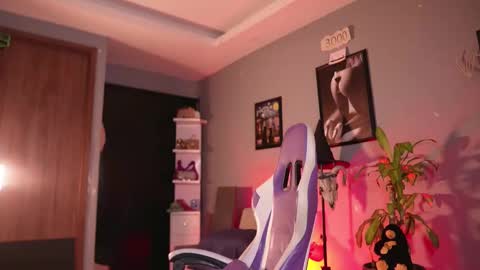 Snapshot of hanna_chris chatting on October 2025 02:10:01 AM HANNA online show from October 2025 02:10:01 AM