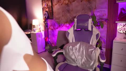 Snapshot of hanna_chris chatting on October 2025 02:01:02 AM HANNA online show from October 2025 02:01:02 AM