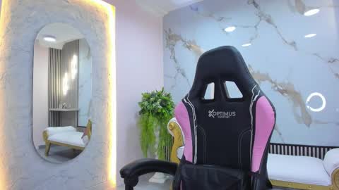 Hanna online show from November 2025 09:06:02 PM