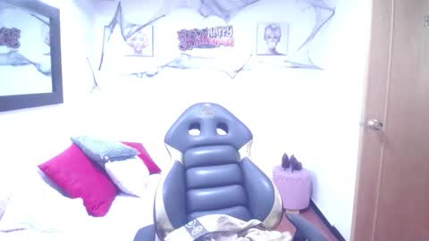 hanna_lamber online show from October 2025 11:55:02 AM