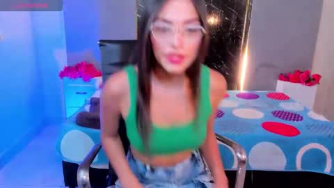 hannacooper3 online show from September 2025 07:36:02 PM