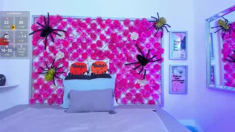 Hannah Miller online show from October 2025 12:01:02 PM