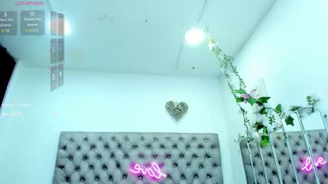 HANNAH MILLER online show from September 2025 05:18:01 PM